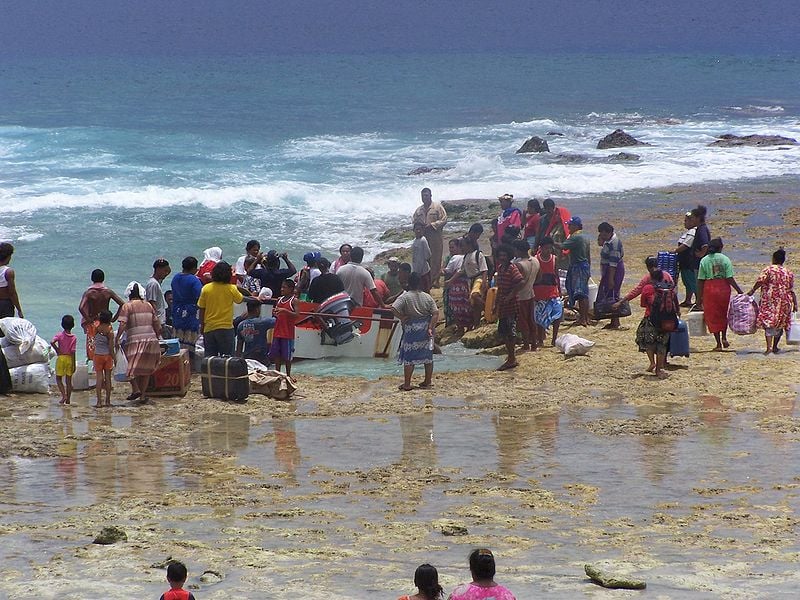 O arquipélago de Tuvalu deve desaparecer com o decorrer dos anos, por causa da elevação do nível do mar. Essa situação já é conhecida há bastante tempo e, por isso, o governo planeja ações para proteger a população. 