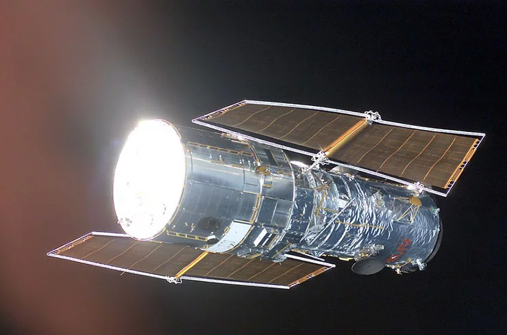 O Telescópio Hubble entrou para a história da Astronomia como o satélite artificial não tripulado que fez, em três décadas, mais de um milhão de observações do espaço sideral. 