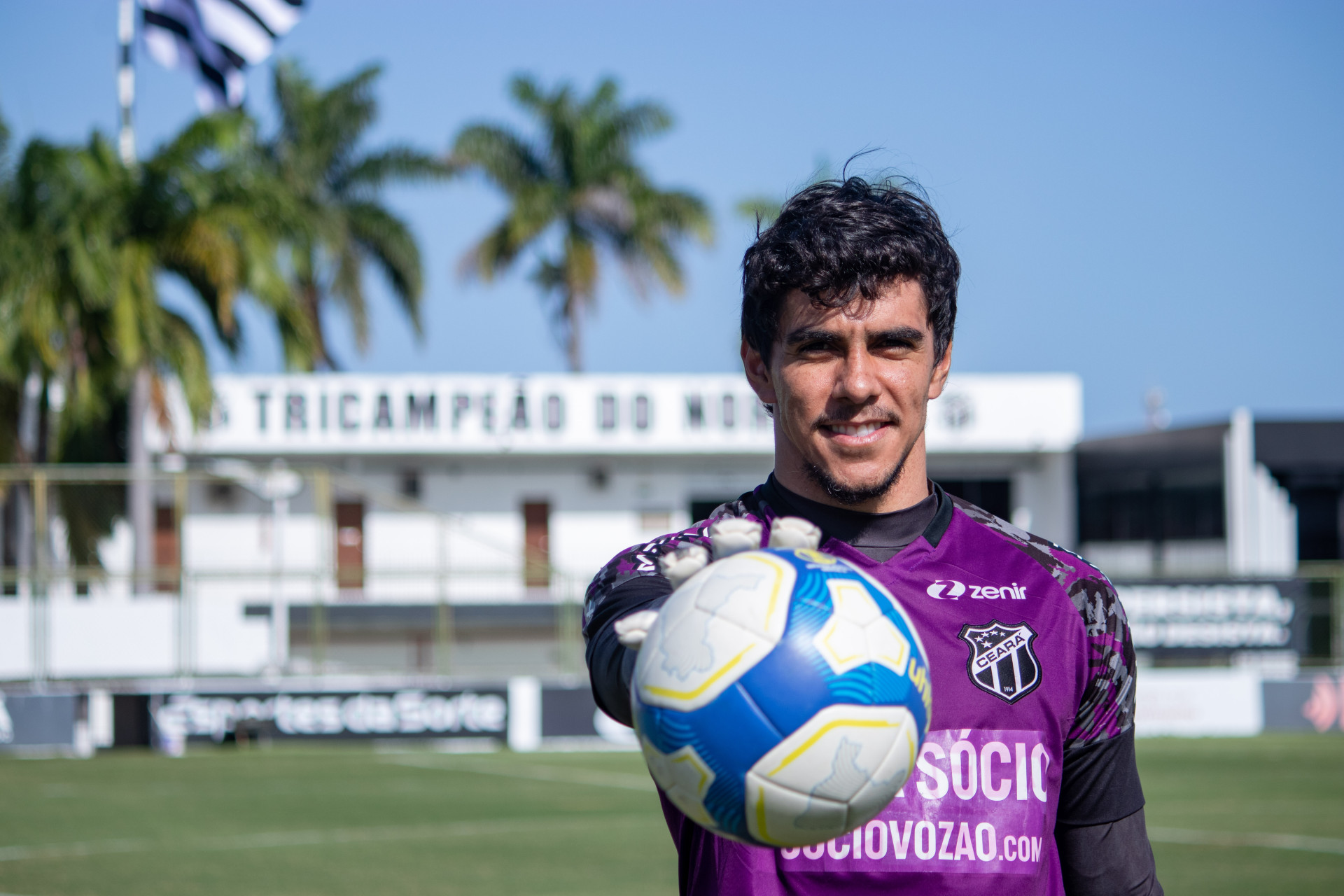 FORTALEZA, CEARÁ, BRASIL, 09-07-2024: Richard goleiro do Ceará para páginas Azuis no Campo do Porangabuçu. (Foto: Samuel Setubal/ O Povo) (Foto: Samuel Setubal)