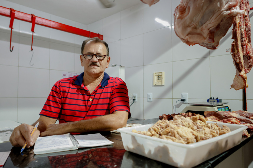  Alexandre Rocha da Silva, 57 anos, açougueiro do Mercado Público no centro da Caucaia(Foto: Aurélio Alves)