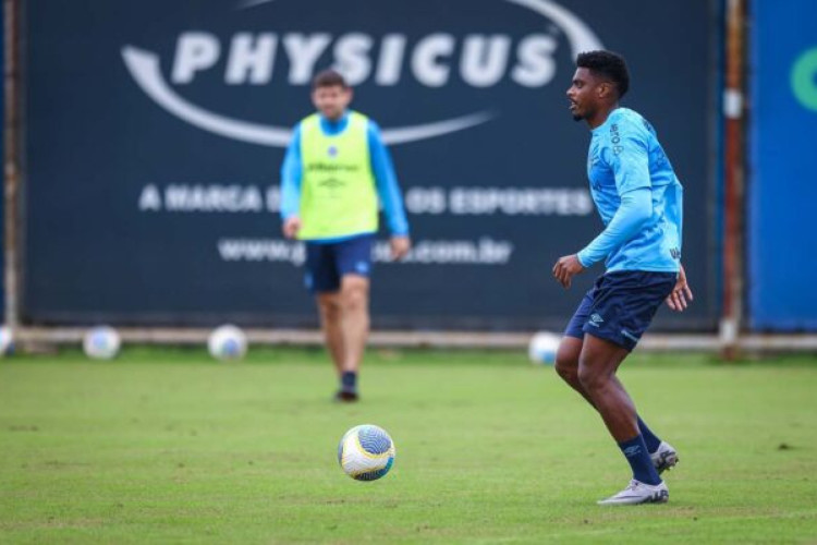 RS - FUTEBOL/ TREINO GREMIO 2024 - ESPORTES - Jogadores do Gremio realizam treino técnico durante a manha desta quarta-feira, no CT Luiz Carvalho, na preparação para a partida valida pelo Campeonato Brasileiro 2024. FOTO: LUCAS UEBEL/GREMIO FBPA