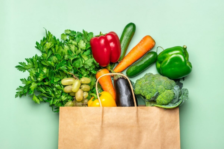 Evitar o desperdício de alimentos é uma atitude sustentável (Imagem: Marina Rich | Shutterstock)