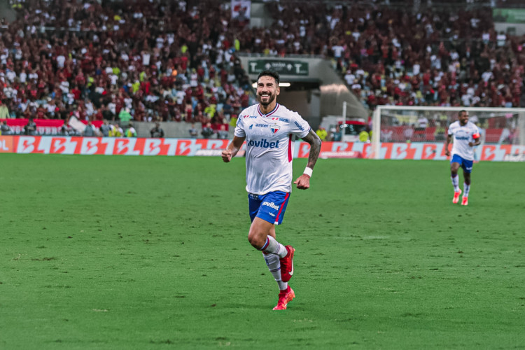 Lucero seis gols nos últimos seis jogos pelo Tricolor