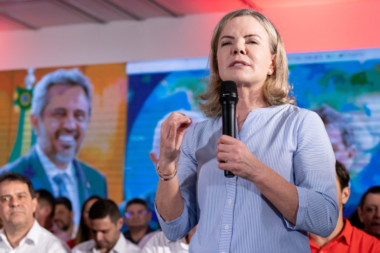 ￼GLEISI Hoffmann comandou plenária do PT pela candidatura de Fernando Santana em Juazeiro do Norte