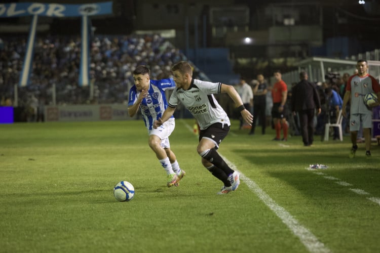 Aylon, atacante do Ceará, em duelo contra o Paysandu, pela Série B do Brasileiro 