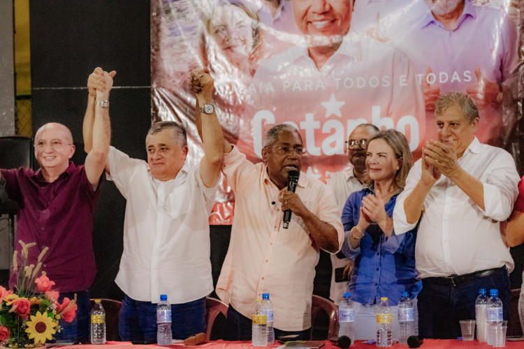 Visita da presidente nacional do PT GLeise Hoffmann em Caucaia para acompanhar campaha do candidaoto do PT na cidade, Waldemir Catanho.