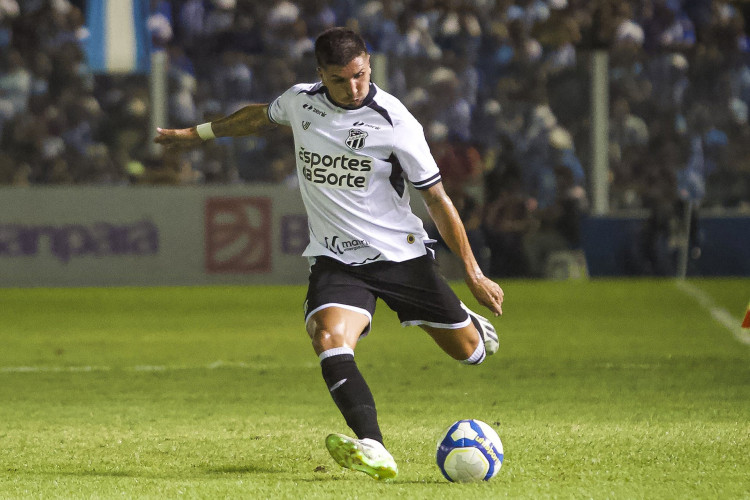 Lucas Mugni, meia do Ceará, em duelo contra o Paysandu pela Série B do Brasileiro 