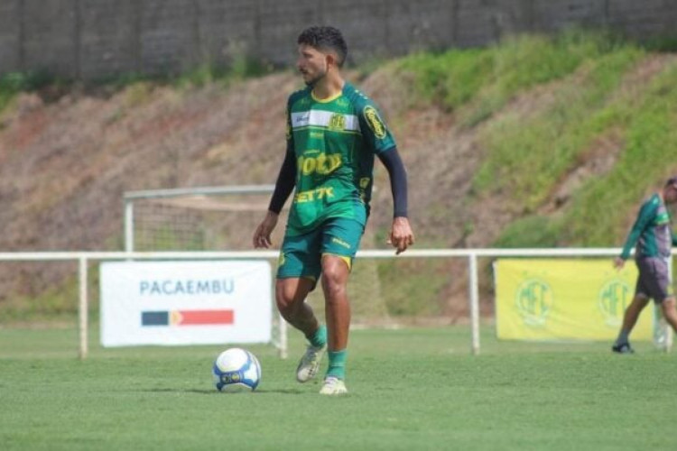 Atualmente no Mirassol, jogador teve seu ganho mensal divulgado após o fim do término com a cantora