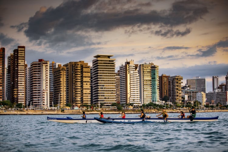 A Kayakeria, na Beira Mar de Fortaleza, é uma ótima opção de diversão em família durante as férias escolares