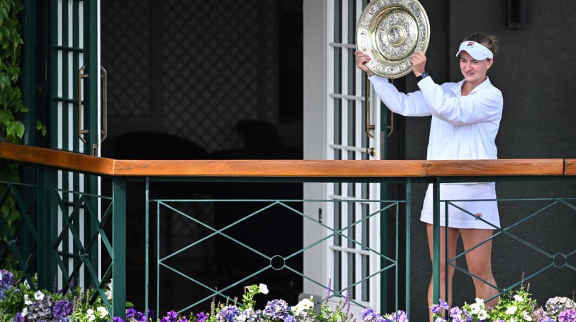 A tenista tcheca Barbora Krejcikova brilhou em Wimbledon diangte da italiana Paolini. 