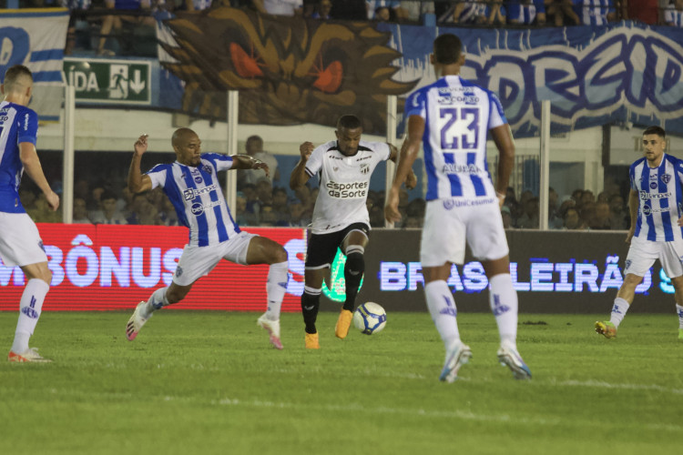 Saulo Minero em atuação pelo Ceará contra o Paysandu na Série B 2024