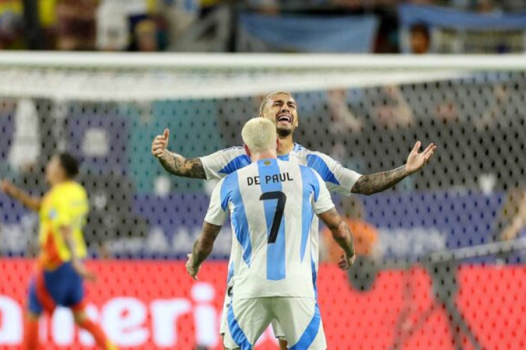 Argentina's midfielder #07 Rodrigo De Paul and Argentina's forward #05 Leandro Paredes celebrate their team's first goal during the Conmebol 2024 Copa America tournament final football match between Argentina and Colombia at the Hard Rock Stadium, in Miami, Florida on July 14, 2024. (Photo by CHARLY TRIBALLEAU / AFP) (Photo by CHARLY TRIBALLEAU/AFP via Getty Images)