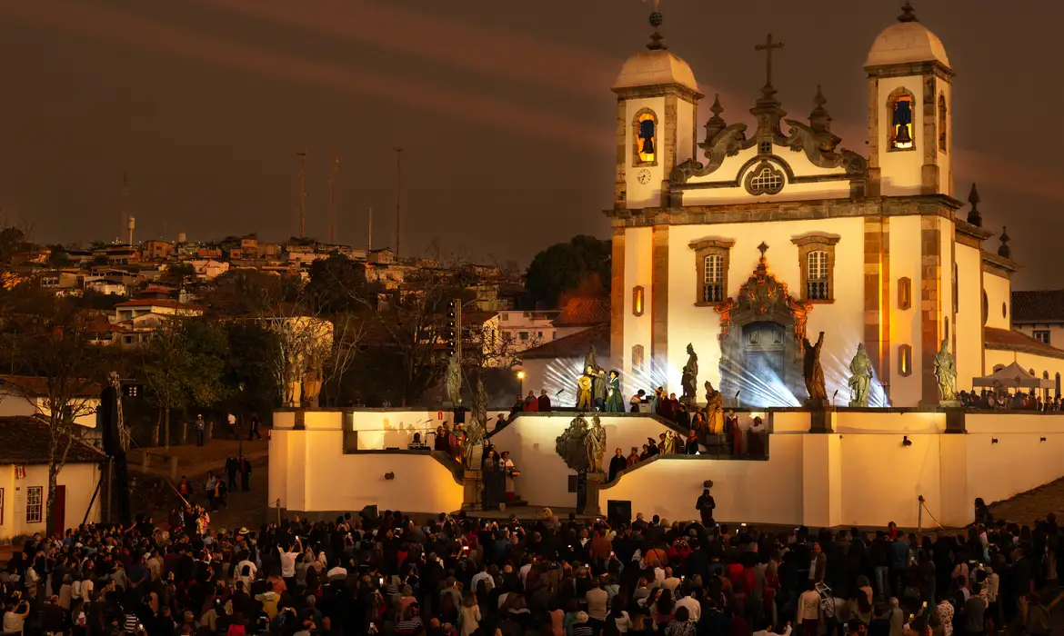 Ópera leva moradores de Congonhas a visitarem a própria história