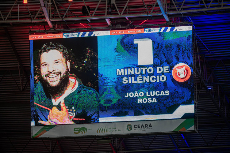 Fotógrafo JL Rosa foi homenageado pelo Fortaleza antes de jogo contra o Vitória, pela Série A