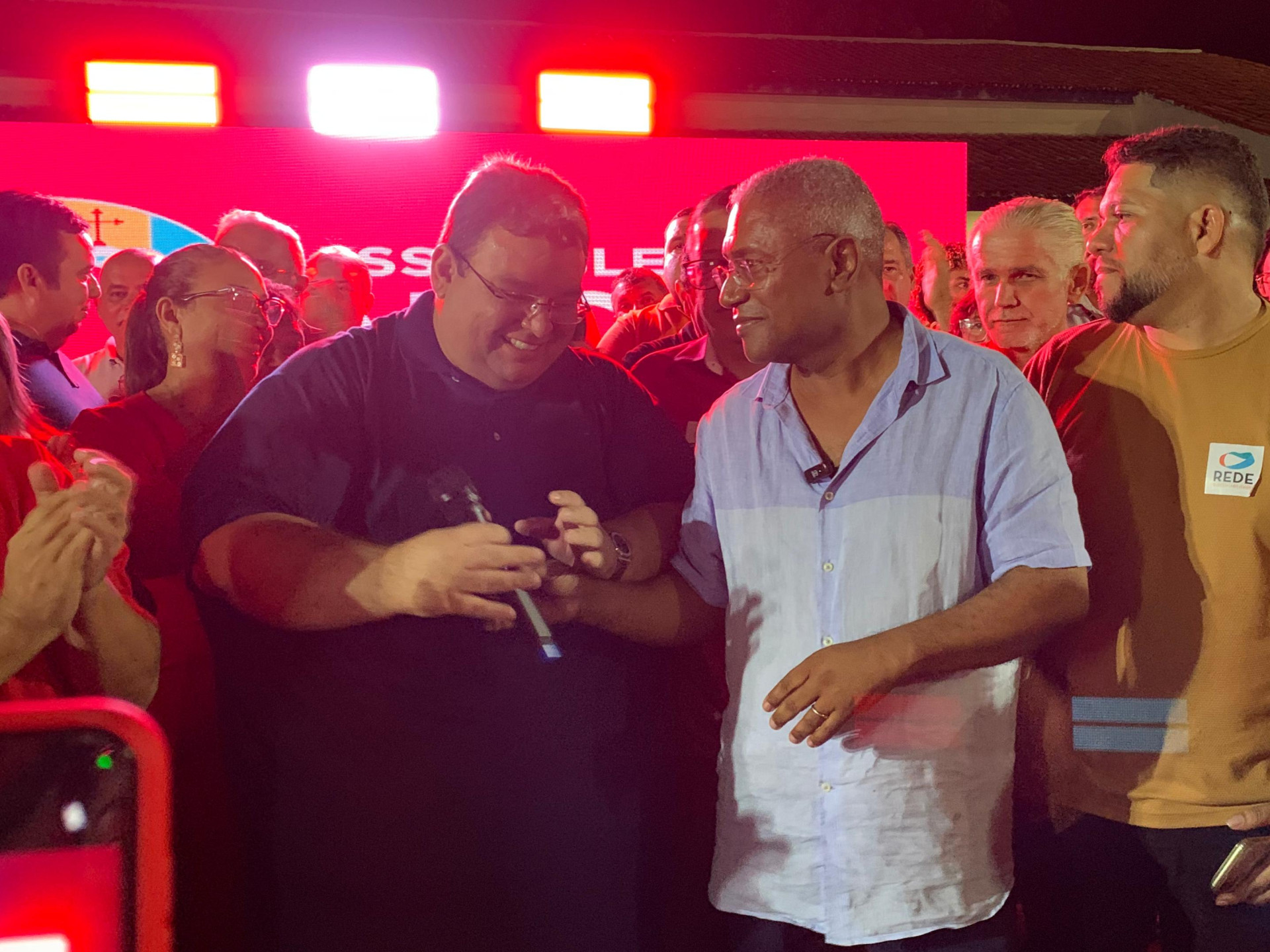 ￼WALDEMIR Catanho e Vanderlan Alves formam chapa situacionista em Caucaia (Foto: Thays Maria Salles/O POVO)