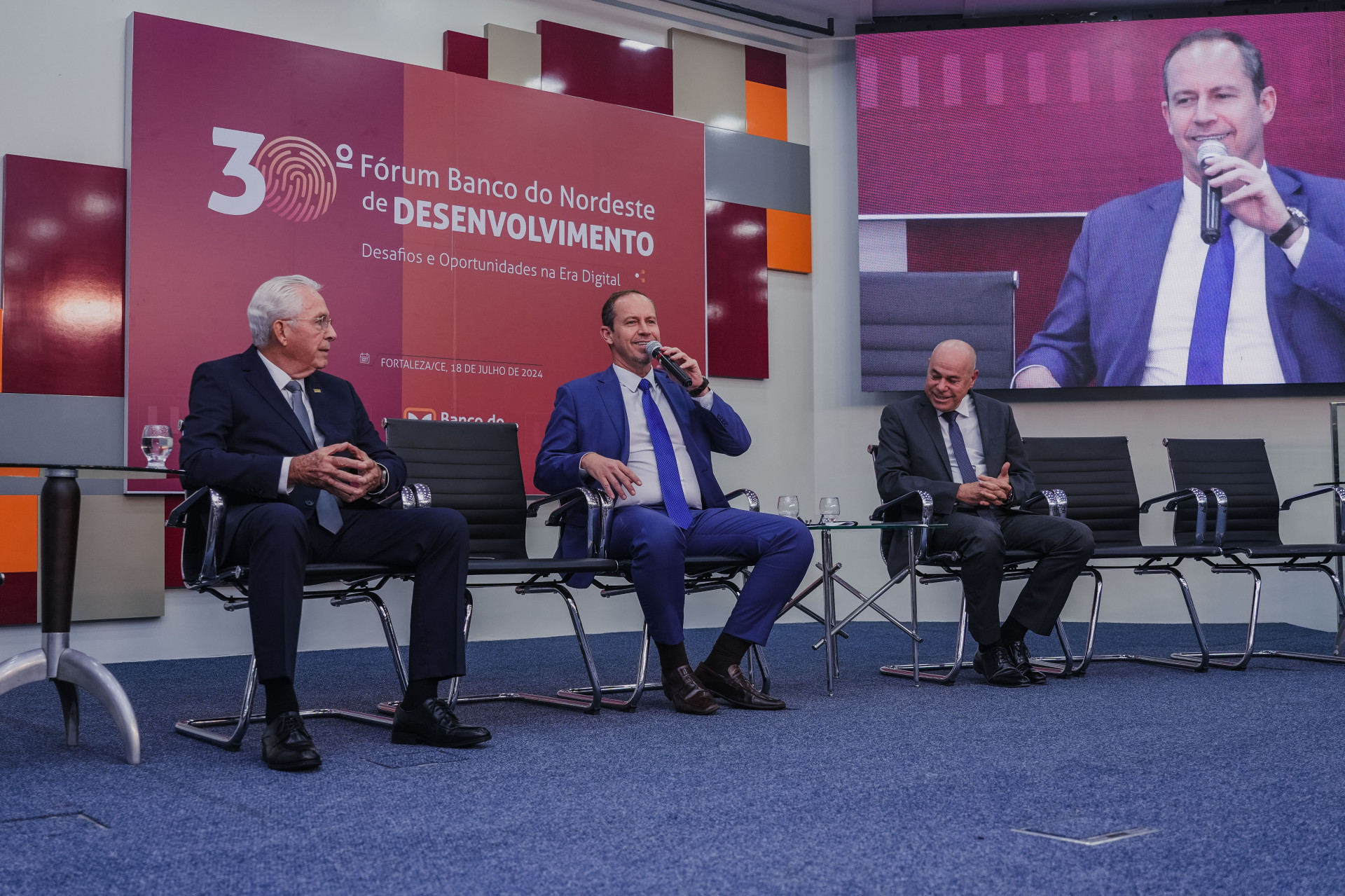 ￼O presidente da ABDI, Ricardo Capelli, ao centro, ladeado por Carlos Prado e Wanger Rocha (Foto: FERNANDA BARROS)