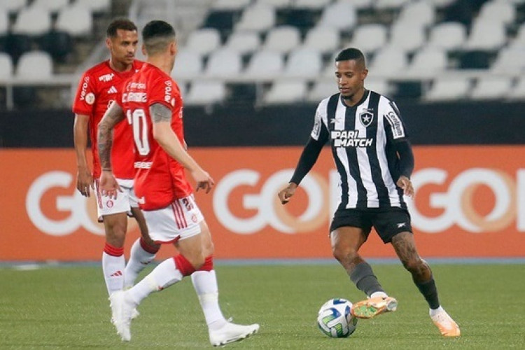 O Botafogo vai enfrentar o Internacional: veja onde assistir ao jogo do Brasileirão