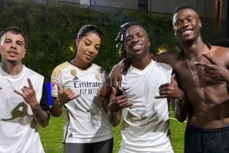 Trio desfrutou de uma partida de futebol e deu mostras do que vem pela frente na festa do camisa 7 do Real Madrid