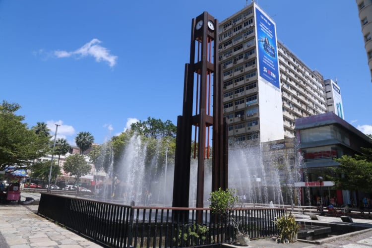 Coluna da Hora é símbolo de Fortaleza e da Praça do Ferreira desde os anos 1930