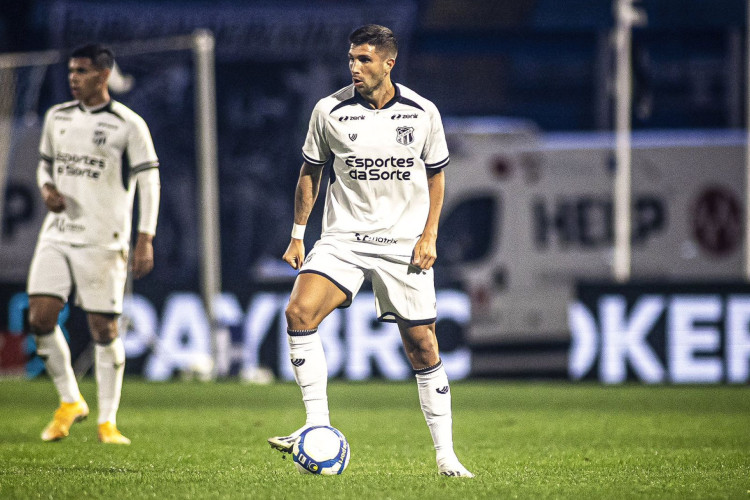 Lucas Mugni, meia do Ceará, durante jogo contra o Avaí, pela Série B 2024