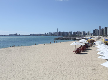 Fortaleza, CE, BR 21.07.24 -Movimentação de banhistas na Praia de Iracema   (MATHEUS SOUZA ESPECIAL PARA O POVO) 