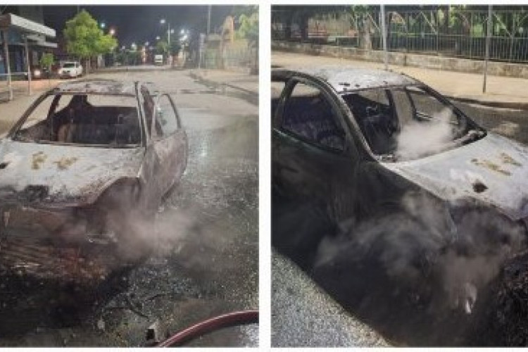 Veículo incendiou enquanto estava em movimento no Centro de Fortaleza na madrugada deste domingo, 21