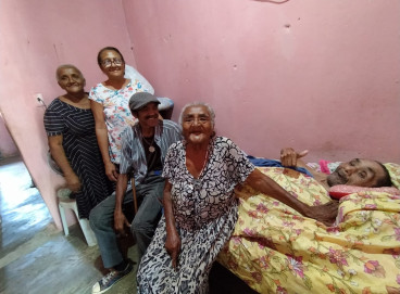 João Batista, 66, reunido com sua família após chegar ao município de Juazeiro do Norte 