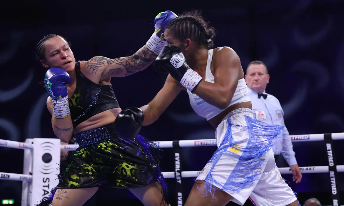 Bia Ferreira derrotou argentina e se sagrou campeã mundial no boxe profissional