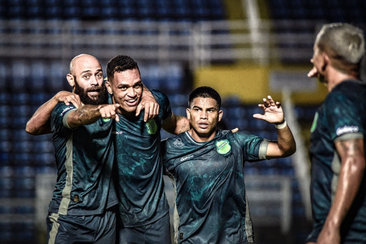 Lohan marcou o gol do Floresta diante do Sampaio Corrêa