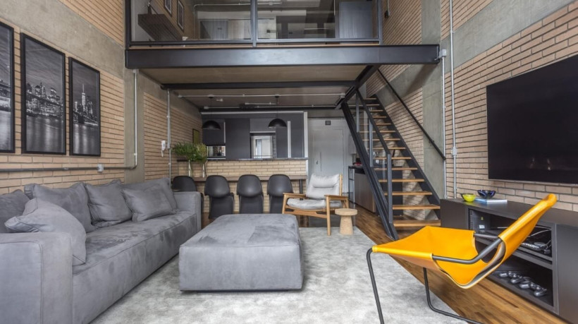 Decorar um loft é uma oportunidade empolgante para combinar estilo e funcionalidade (Projeto: Korman Arquitetos | Imagem: JP Image)  