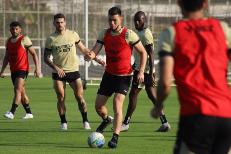 Elenco do Criciúma finaliza preparação 