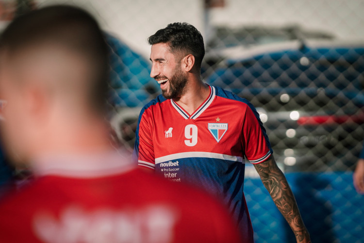 Atacante Lucero em treino do Fortaleza no Centro de Excelência Alcides Santos, no Pici