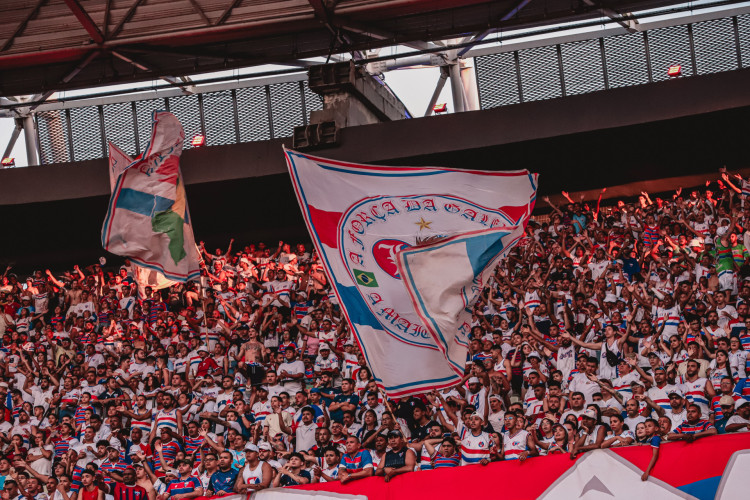 Torcida do Fortaleza na arquibancada no jogo Fortaleza x Juventude, no Castelão, pelo Campeonato Brasileiro Série A 2024