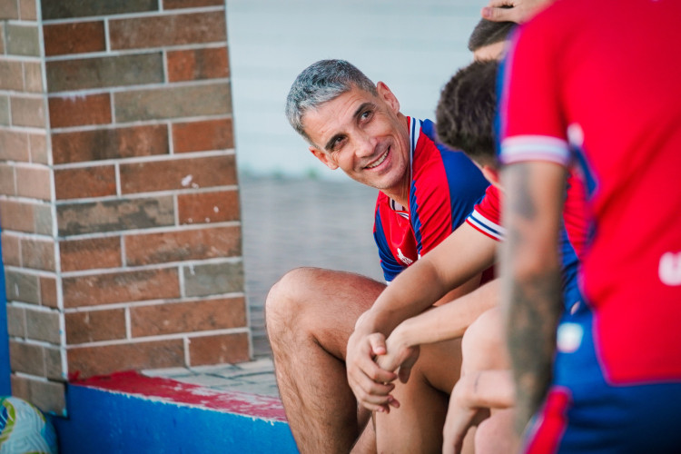 Técnico Vojvoda em treino do Fortaleza, no Pici