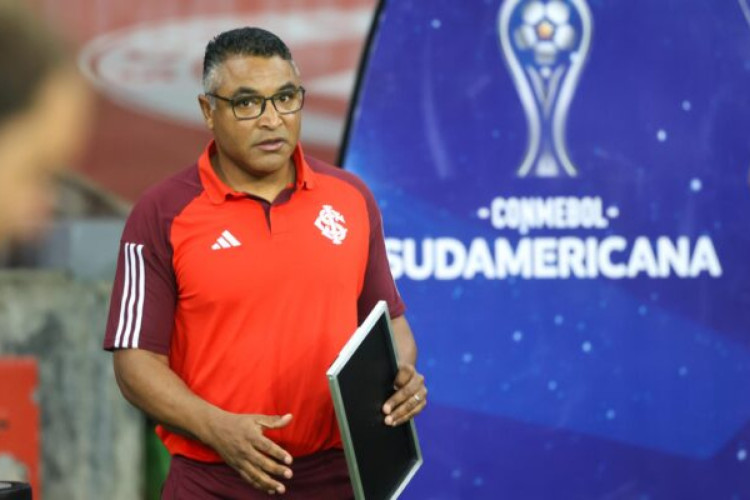 Treinador, que estava em sua segunda partida, não conseguiu levar o Colorado para a próxima fase na Copa Sul-Americana