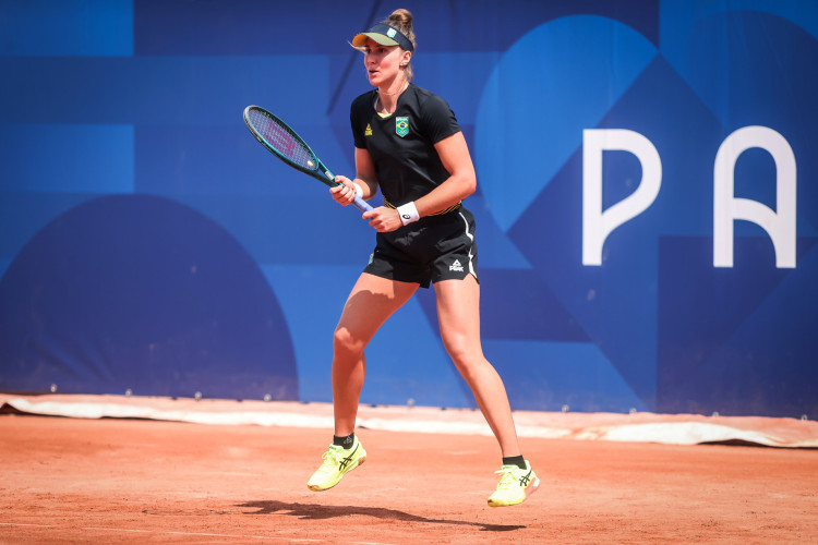 Tenista brasileira, Bia Haddad realiza treino no Stadium Roland Garros. 