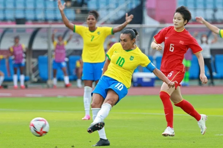 O Brasil estreia no futebol feminino hoje (25/07); veja programação dos principais destaques