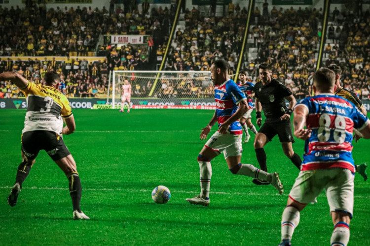 Moisés entrou como titular em Santa Catarina e teve atuação razoável