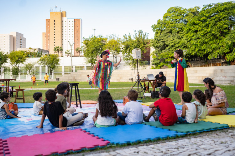 Atividade brincando e pintando no Dragão do Mar acontece neste fim de semana na Praça Verde