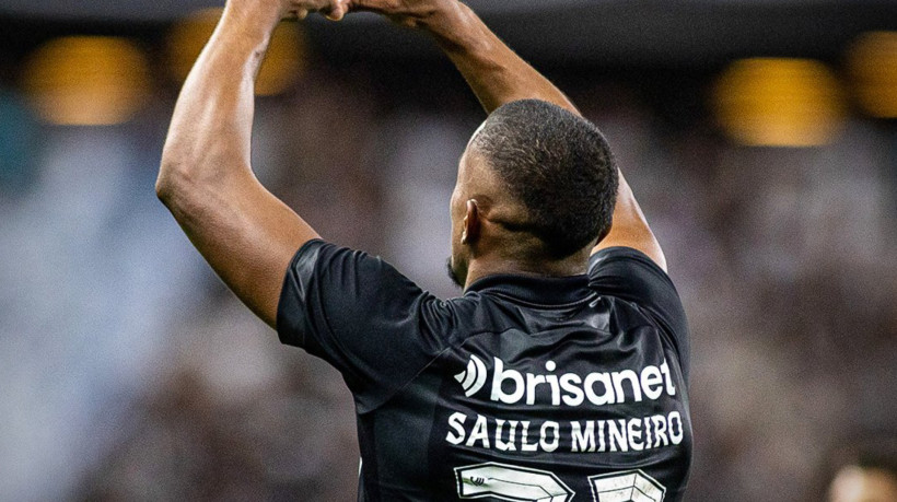 Saulo Mineiro, atacante do Ceará, comemora gol marcado diante do Botafogo-SP 