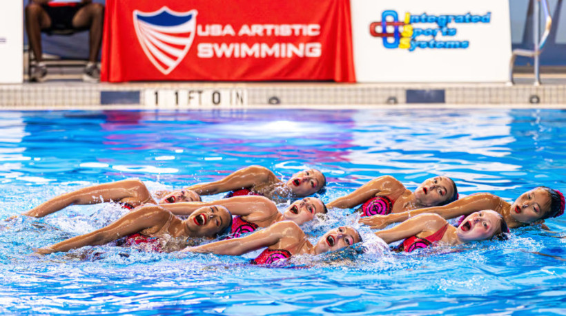 O nado artístico é um esporte relativamente novo na programação olímpica e foi introduzido pela primeira vez em 1984
 
