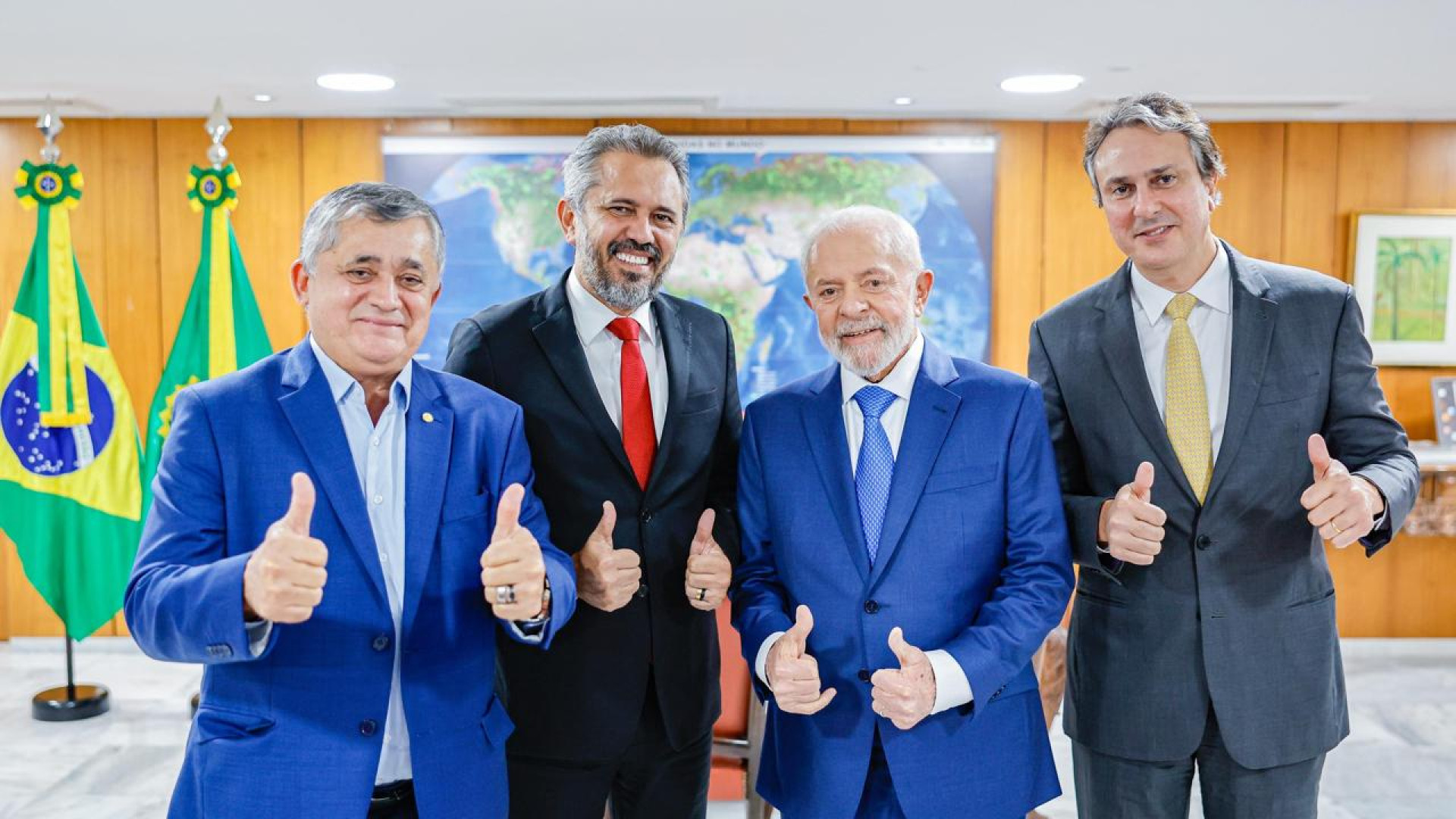  Deputado federal José Guimarães (primeiro à esquerda) reitera projeto de concorrer a vaga no Senado em 2026 (Foto: Divulgação/Assessoria/José Guimarães)