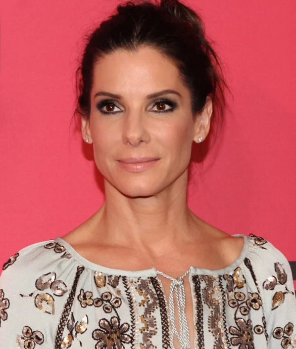 A atriz Sandra Bullock completa 60 anos nesta sexta-feira (26/07). Veja curiosidades sobre a vida e a carreira da artista!