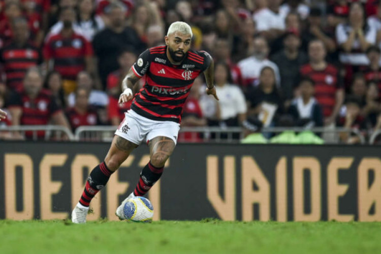 Atacante volta a entrar bem nas partidas, participa diretamente de gols e pode aumentar ainda mais sua história no Rubro-Negro