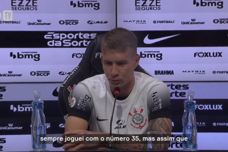 Charles se sente honrado e quer manter 'legado' da camisa 8 do Corinthians