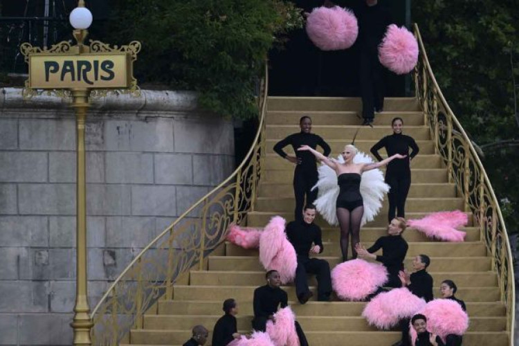 Cantora foi uma das atrações da cerimônia de abertura da Olimpíada de Paris, realizada nesta sexta-feira (26); mas detalhe chamou atenção