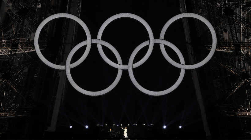 Cerimônia de abertura dos Jogos Olímpicos durou cerca de quatro horas e percorreu principais pontos de Paris.  