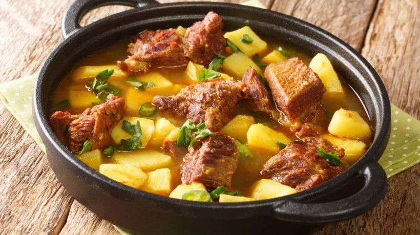 Carne de panela com batata (Imagem: AS Foodstudio | Shutterstock) 
