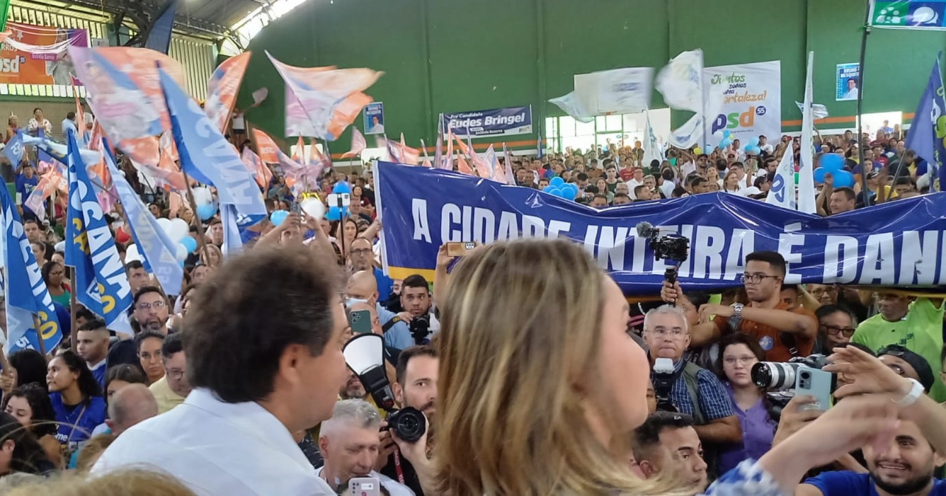 Evandro Leitão e Gabriella Aguiar na convenção do PSD