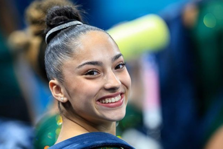 Com apenas 18 anos, a jovem ginasta Júlia Soares se tornou um dos destaques das Olimpíadas de Paris 2024